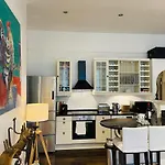 Beautiful Two Bedroom Flat In Kensington