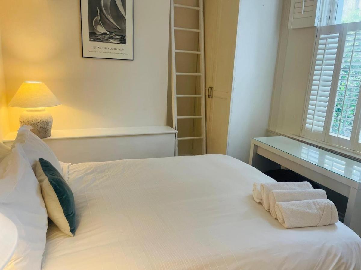 Beautiful Two Bedroom Flat In Kensington *
