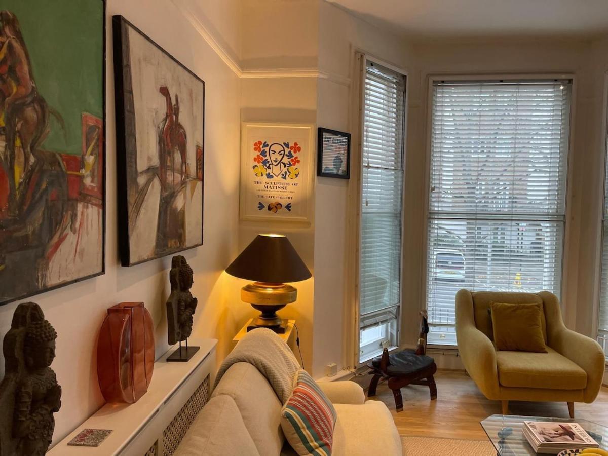Beautiful Two Bedroom Flat In Kensington *